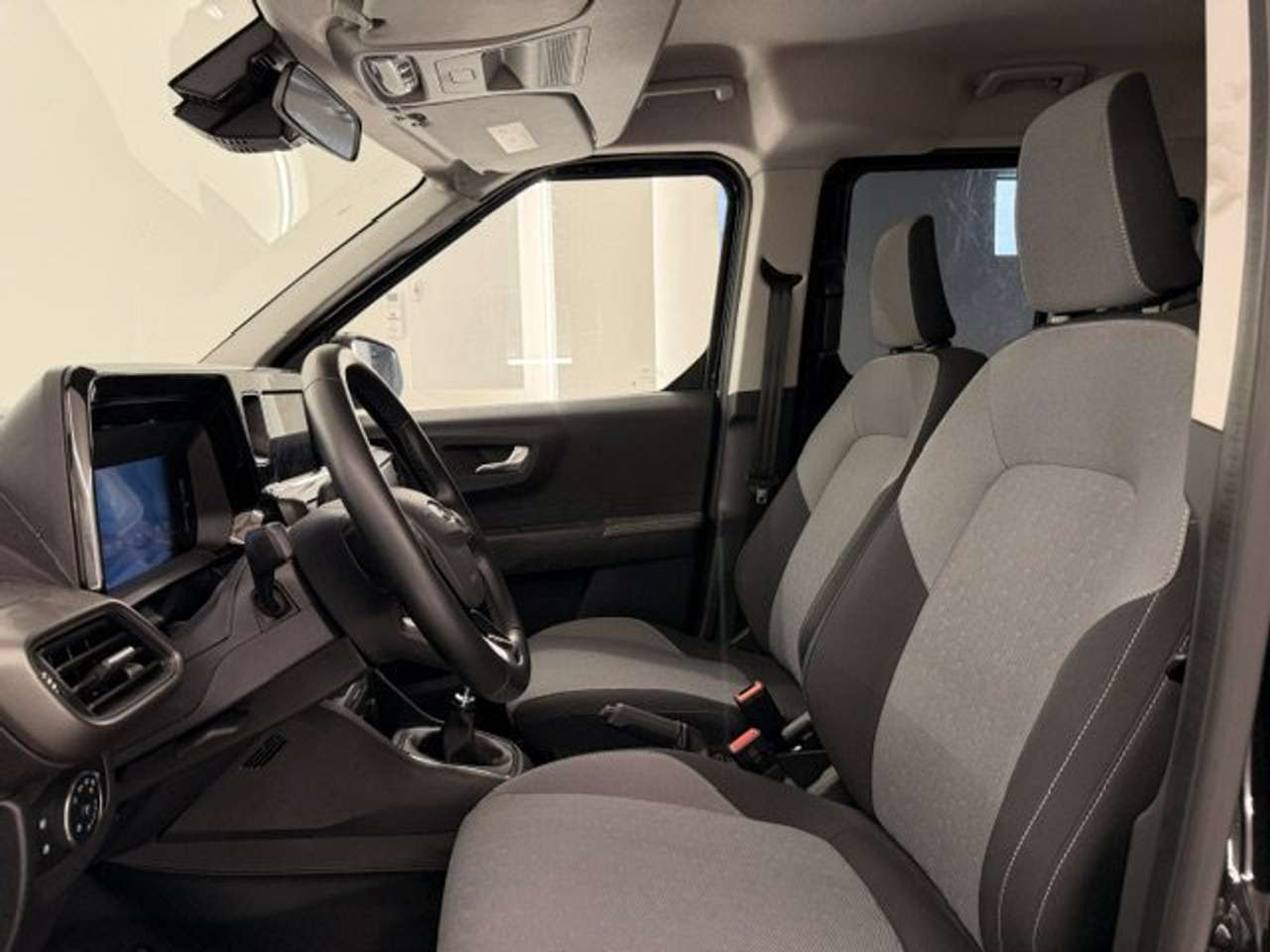 Ford Tourneo Courier TITANIUM BENZINE 125PK 22000KM — foto 9 van 21