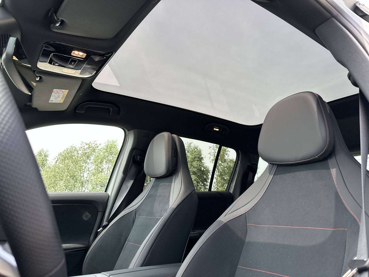 Mercedes-Benz GLB 250 + AMG LINE Electric Pano dak Memory Burmester 19" AMG — foto 19 van 19