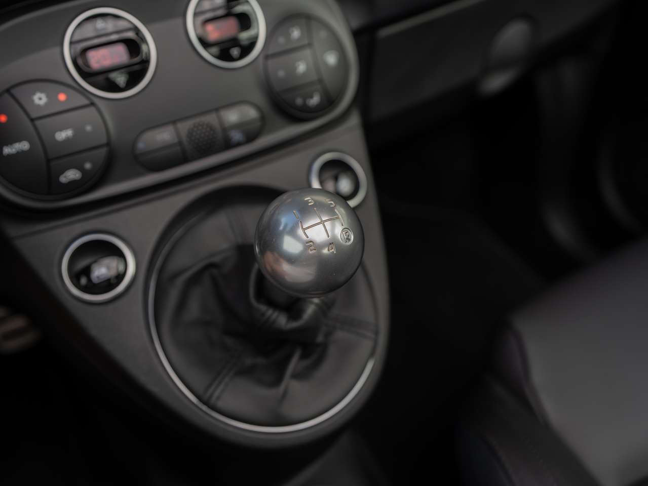 Abarth 595 Turismo 595C NEW CONDITION/BEATS AUDIO/PDC/NAVI/AIRCO/APPCONNECT — foto 19 van 25
