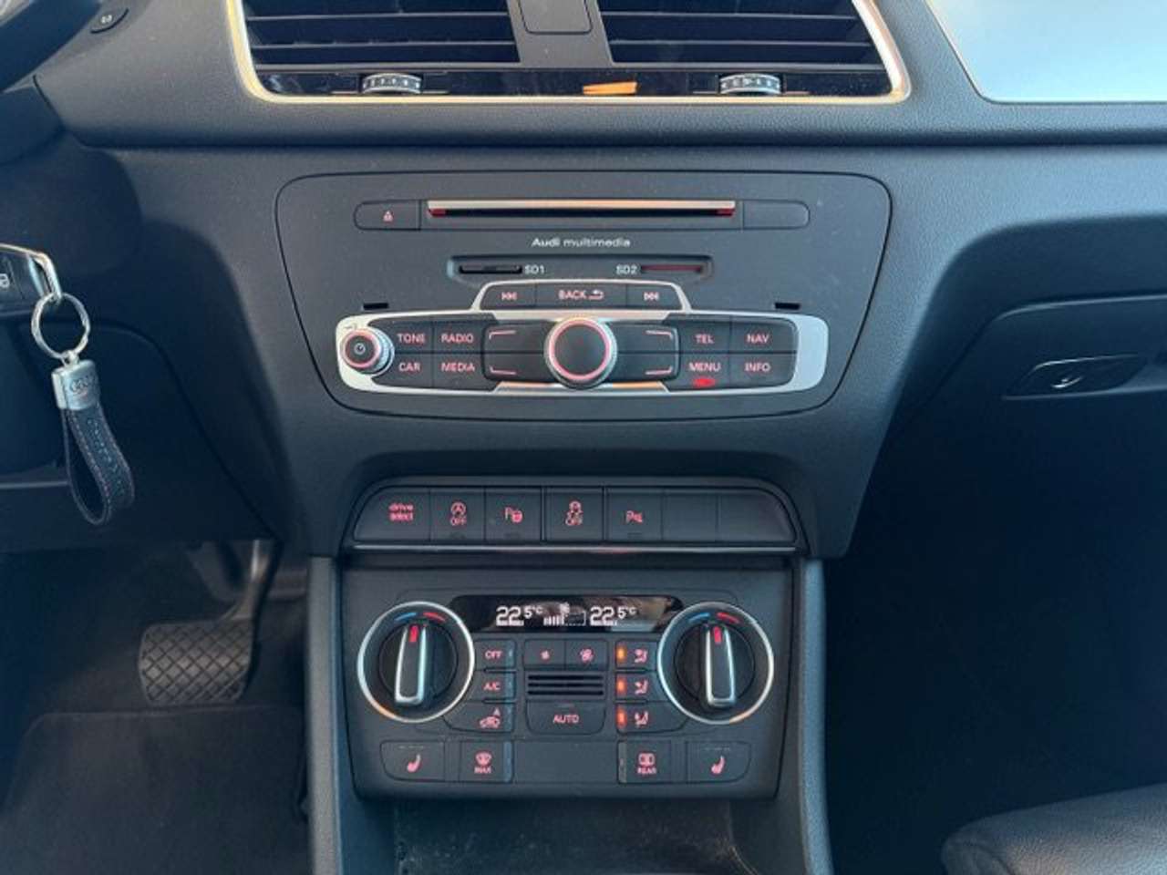 Audi Q3 BENZINE-AUTOMAAT-LEDER-XENON-GPS — foto 16 van 21