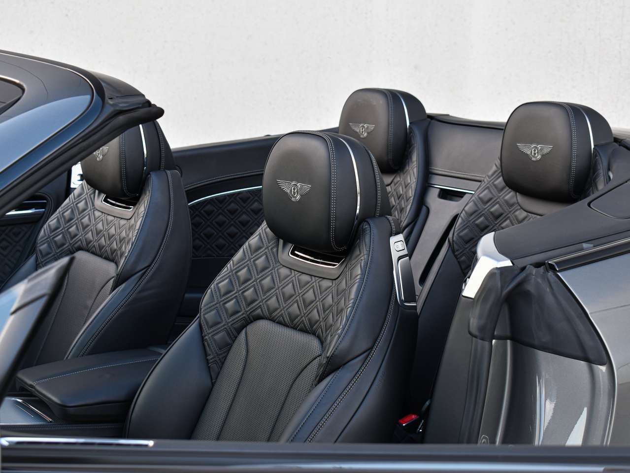 Bentley Continental GTC 4.0 V8 Mulliner - Blackline - NP: €309.996,- — foto 22 van 25