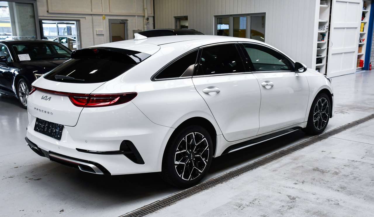 Kia ProCeed / pro_cee'd ProCeed GT-Line 1.5i DCT - NAVI / CAMERA / ACC — foto 3 van 18