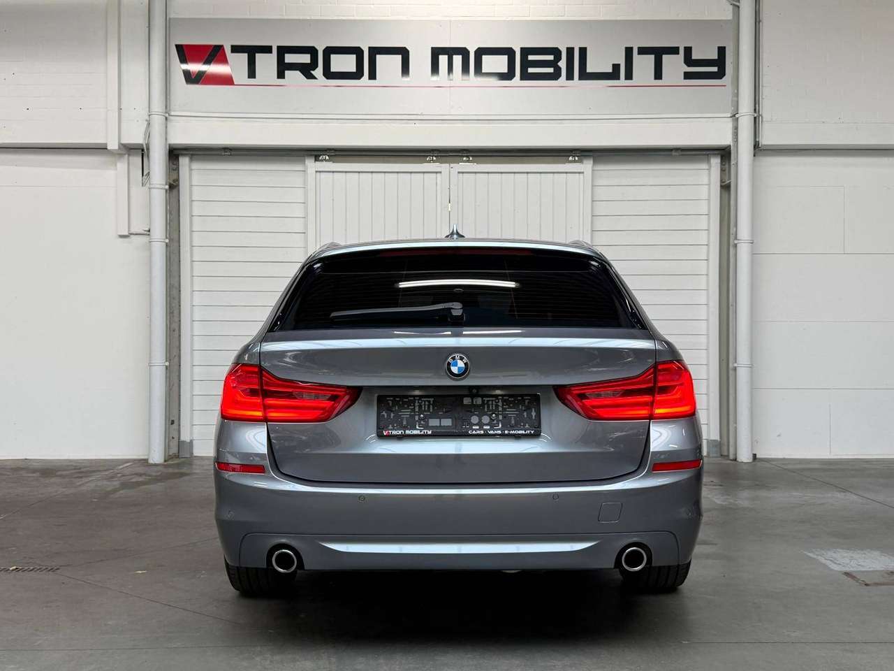 BMW 518 dA Touring NAVI*PDC*LED*CAMERA*CARPLAY*TREKHAAK*LEDER* — foto 5 van 25