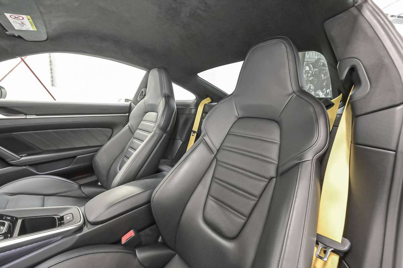 Porsche 992 911 Turbo Ceramic PCCB/sport Chrono/18W/PTV+/PDLS+ — foto 24 van 25