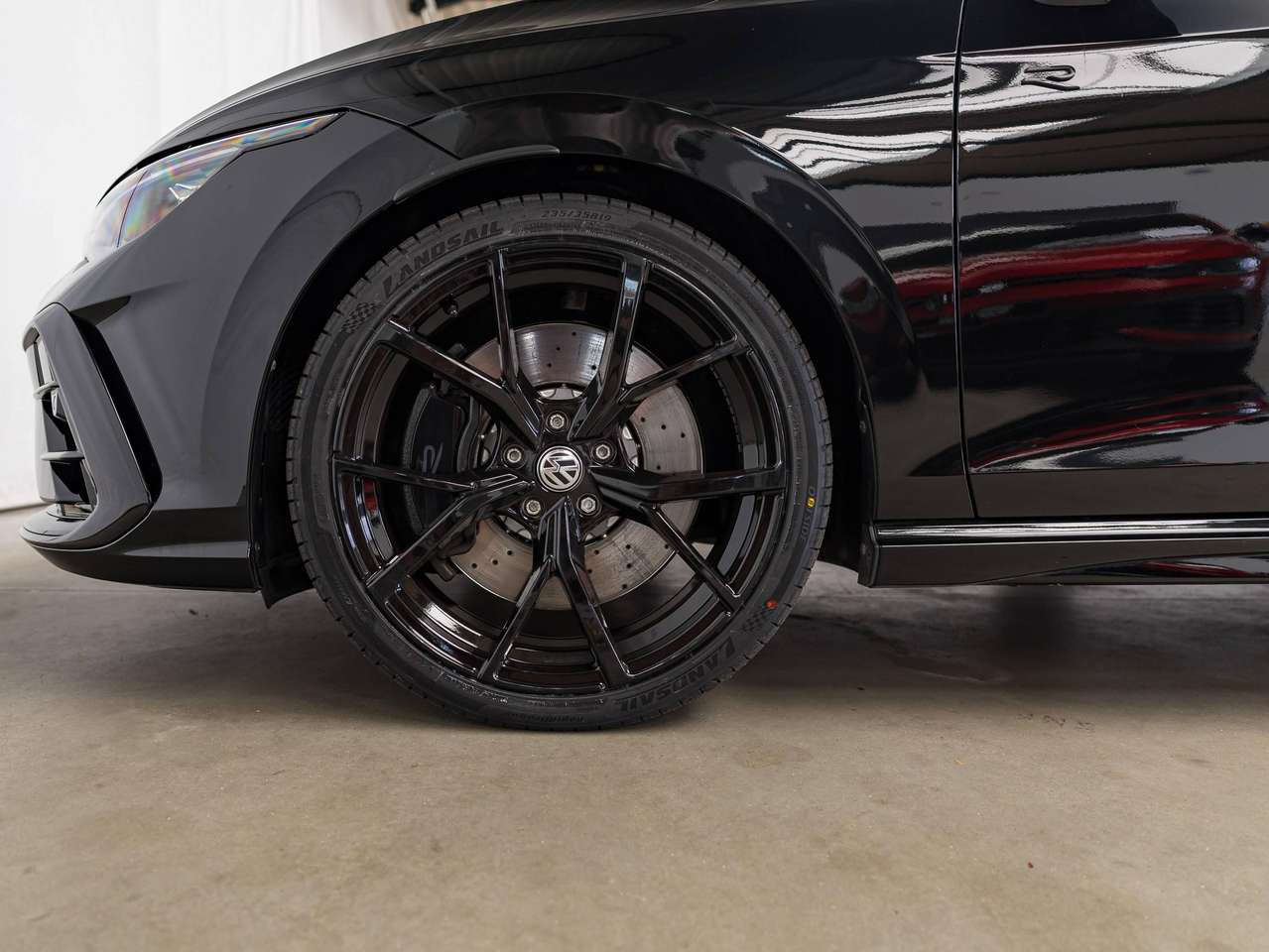 Volkswagen Golf R 4-MOTION|BLACK EDITION|AKRAPOVIC|PANO|ALCANTARA|ZETELVERW.|SFEERVERL.|IQLIGHTS|GARANTIE|ACC|LA|CAMERA| — foto 9 van 25