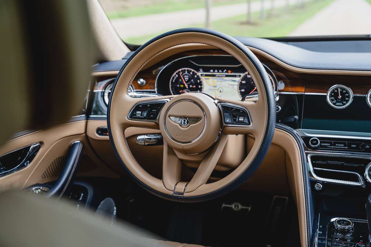 Bentley Flying Spur AZURE HYBRID - 4 SEAT - TOURING SPECIFICATION — foto 22 van 25