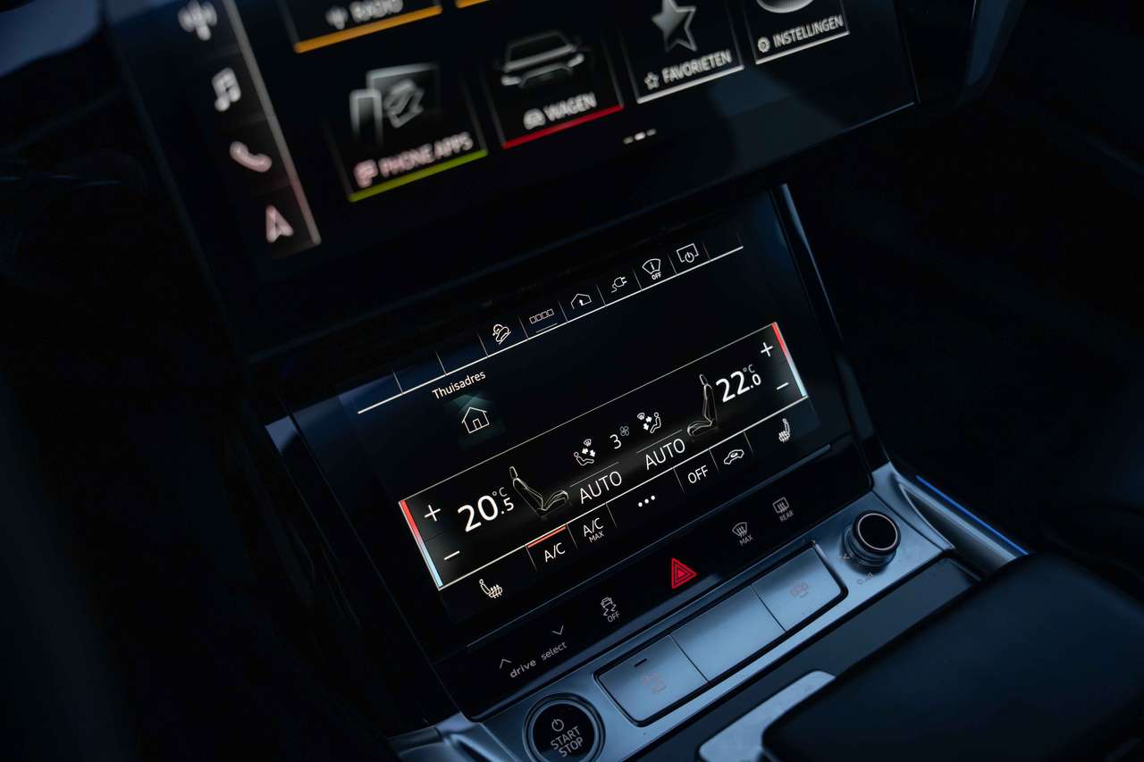 Audi e-tron 55 Quattro S-LINE/MATRIX//BLACKEDITION/94%SOH/PANO/NACHTZICHT/B&O/HUD/360° — foto 18 van 25