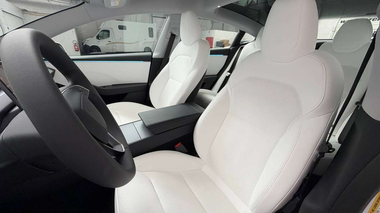 Tesla Model 3 RWD | Premium versie | LFP Batterij | 9.200km | ALS NIEUW! — foto 23 van 25
