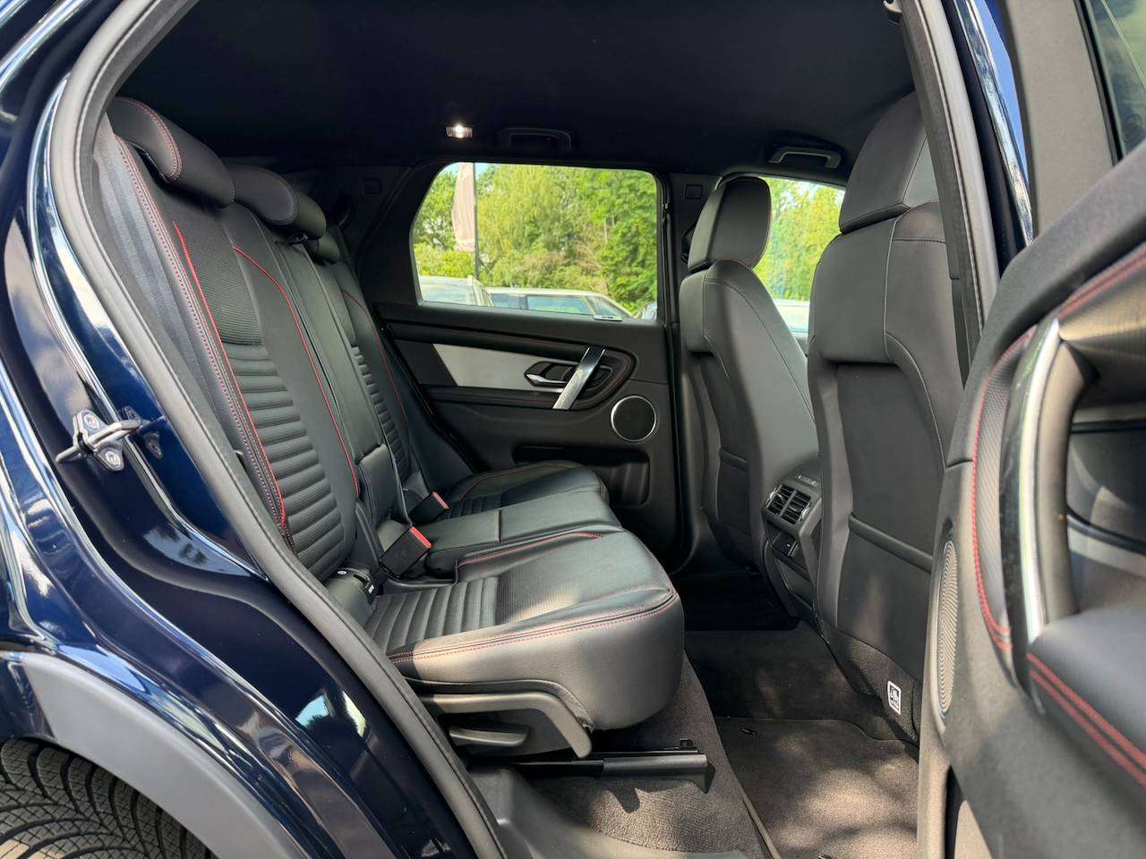 Land Rover Discovery Sport SPORT 4WD R DYNAMIC VERWARMD STUUR VERWARMDE ZETELS V+A CARPLAY ELEKTRISCHE ZETELS — foto 7 van 12