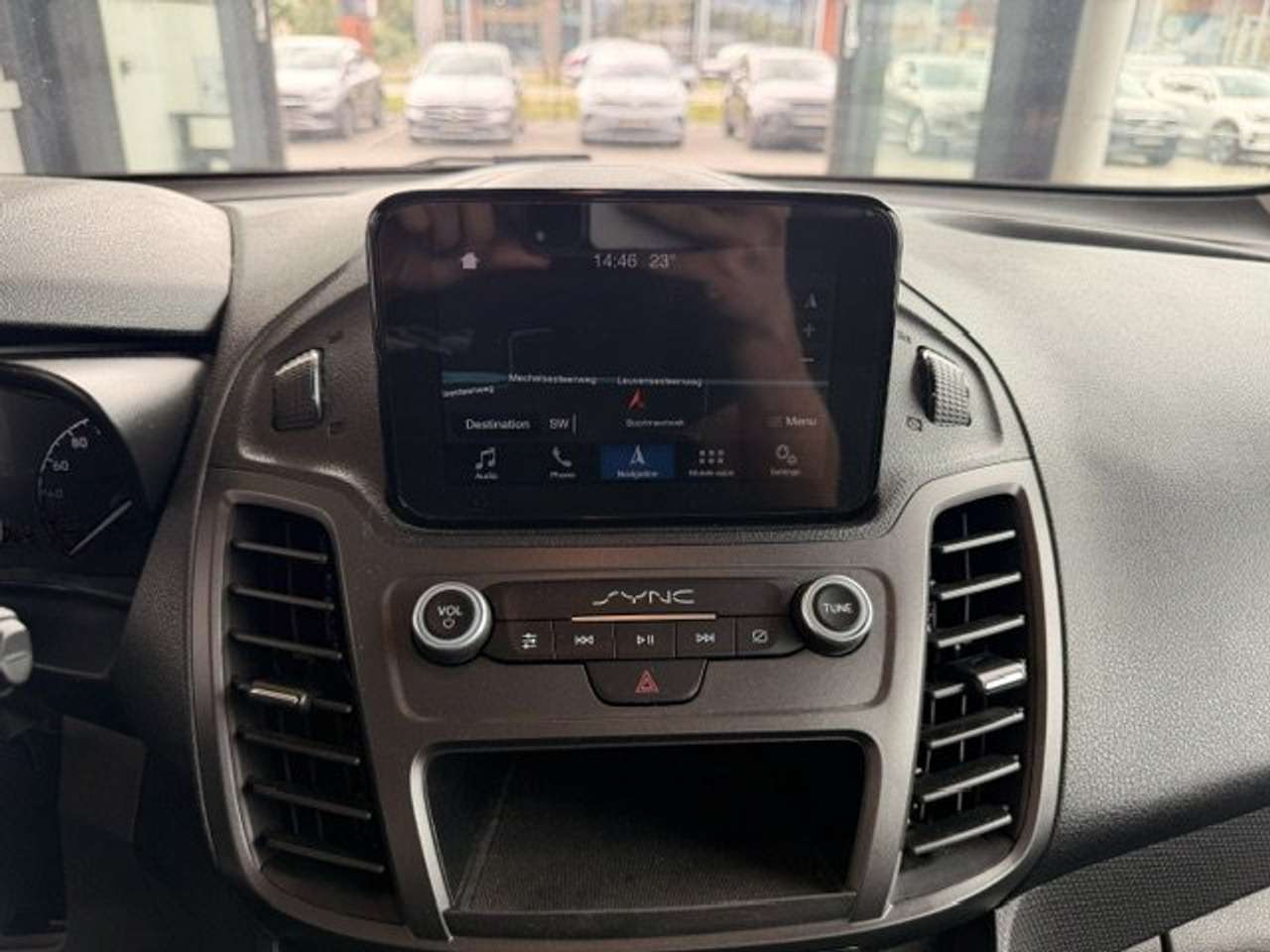 Ford Tourneo Connect TITANIUM BENZINE NAVIGATIE — foto 15 van 24