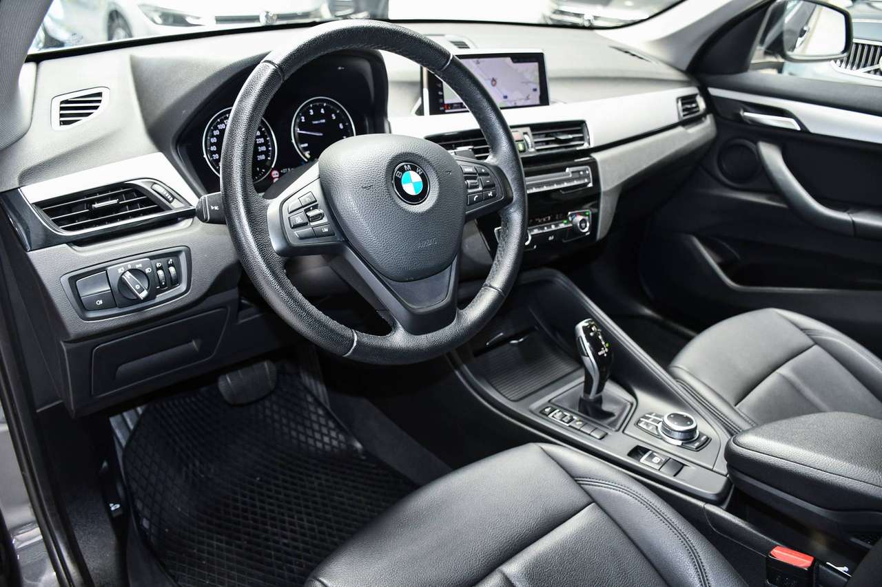 BMW X1 X1 1.5iA sDrive18i Automaat - LEDER / NAVIGATIE / CAMERA / PDC / CC — foto 8 van 18