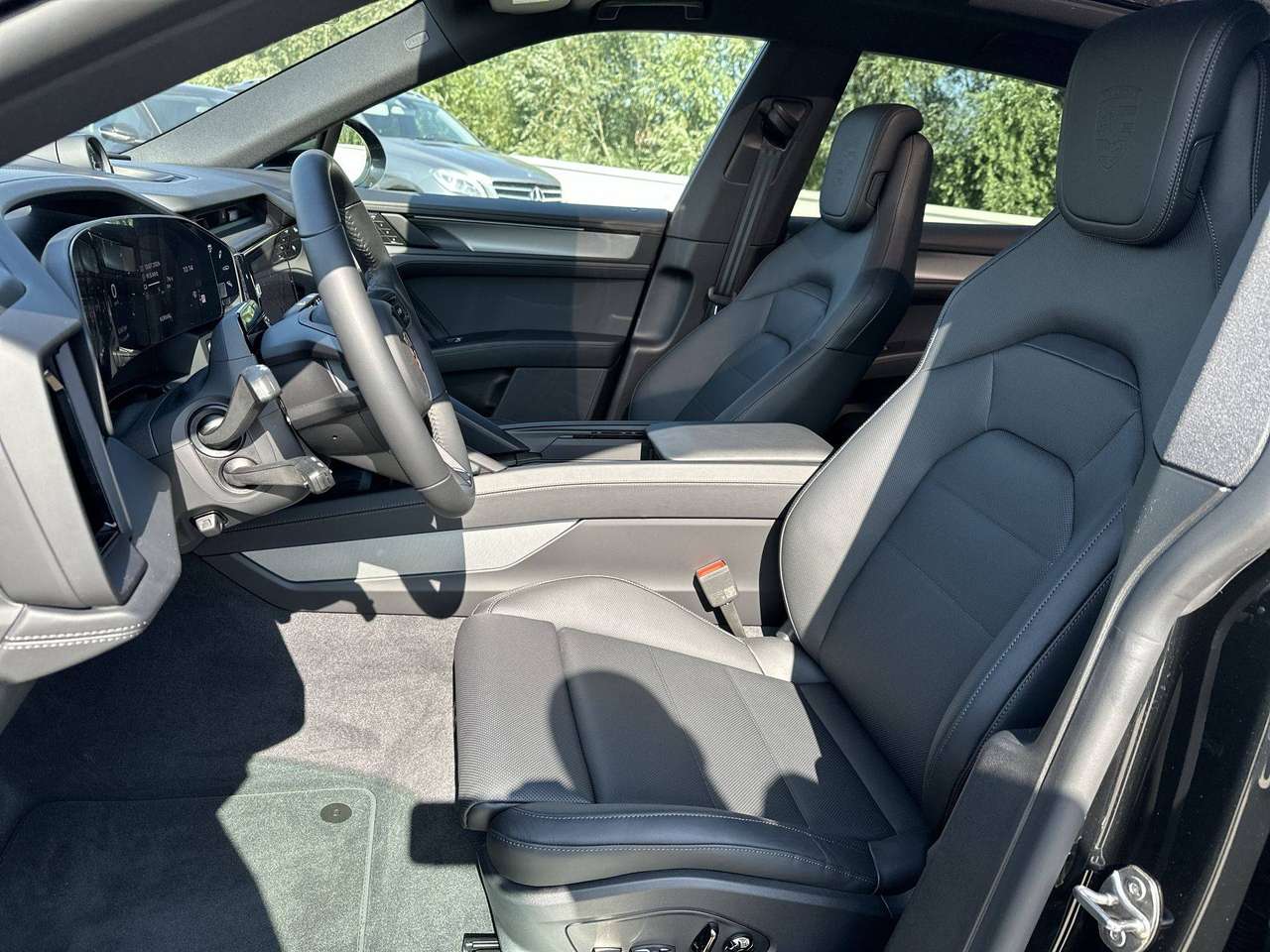Porsche Cayenne ELECTRIC Trekhaak Pano Dak 22" Drive Assist Pano Dak — foto 15 van 19