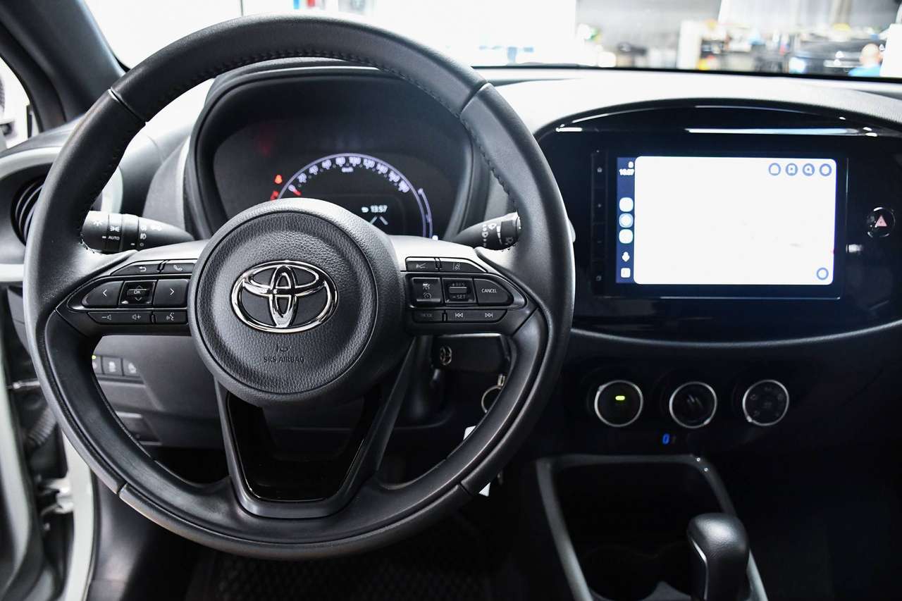 Toyota Aygo X Aygo X Air-Pulse + Tech Pack - NAVIGATIE VIA SMARTLINK / CAMERA / ACC / AIRCO — foto 15 van 18