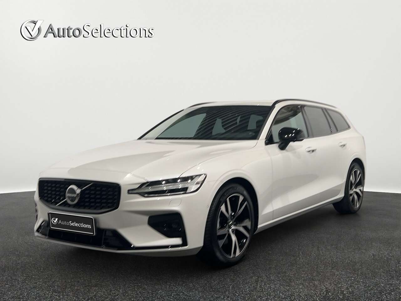 Volvo V60 B4 PLUS DARK / HARMAN KARDON/360° CAMERA