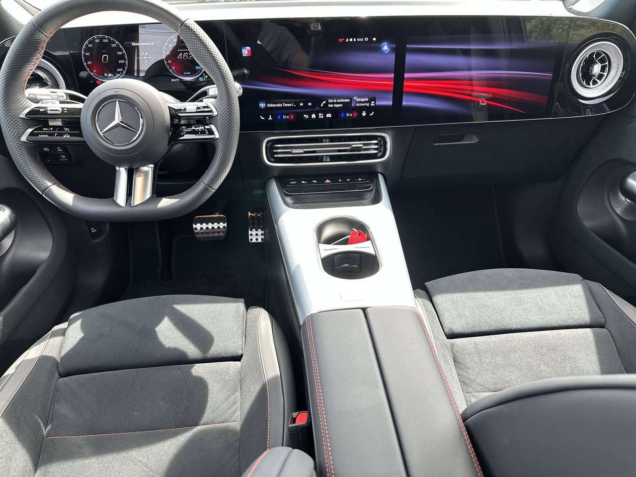 Mercedes-Benz GLB 250 + Electric  AMG Pano dak Burmester Multibeam Memory Distronic — foto 16 van 19