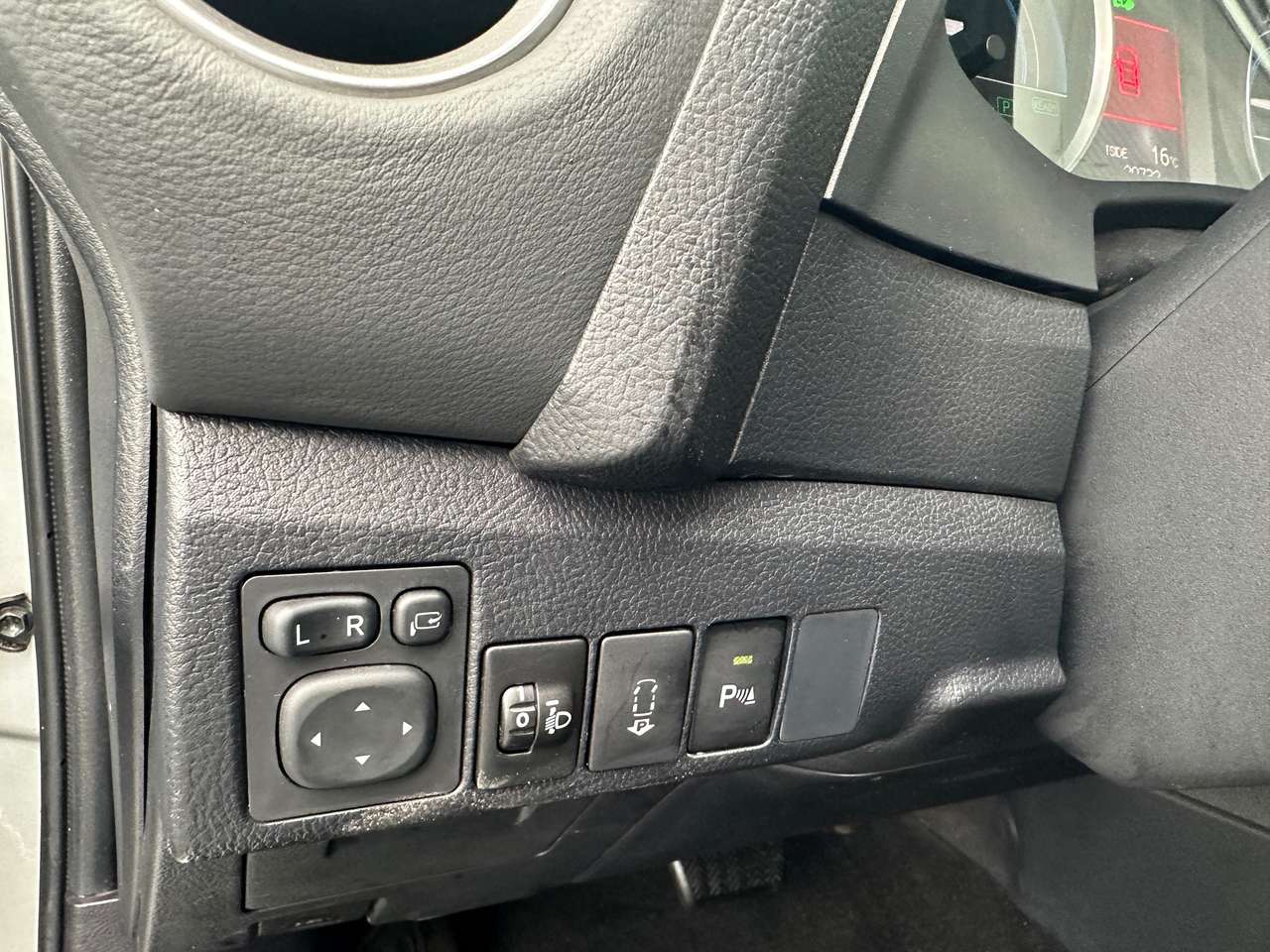 Toyota Auris 1.8i Hybride  HSD Premium CVT 20000km — foto 18 van 18