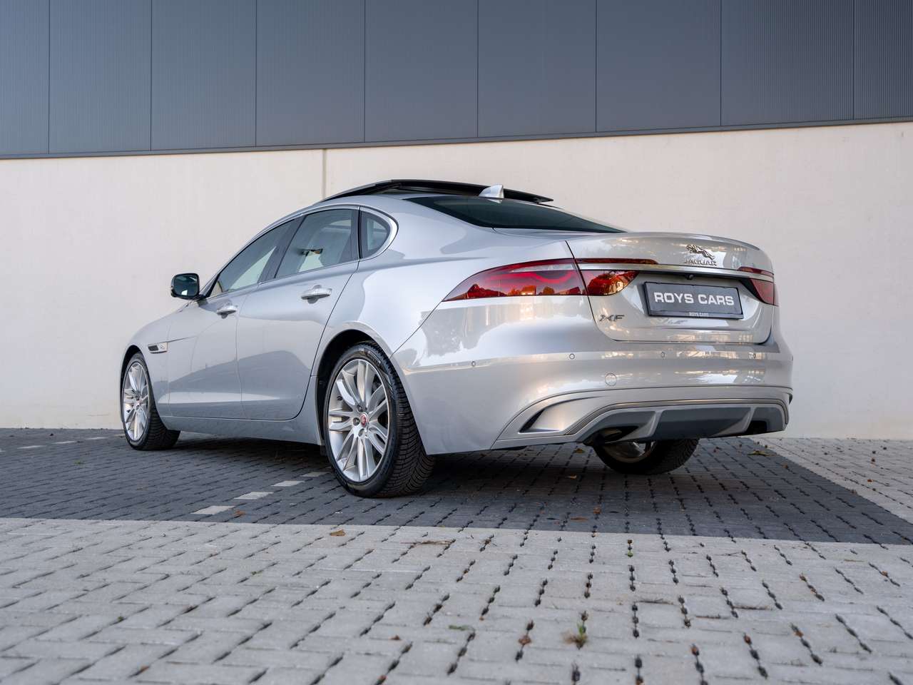 Jaguar XF XF 2.0 T P250 R-Dynamic SE — foto 7 van 21