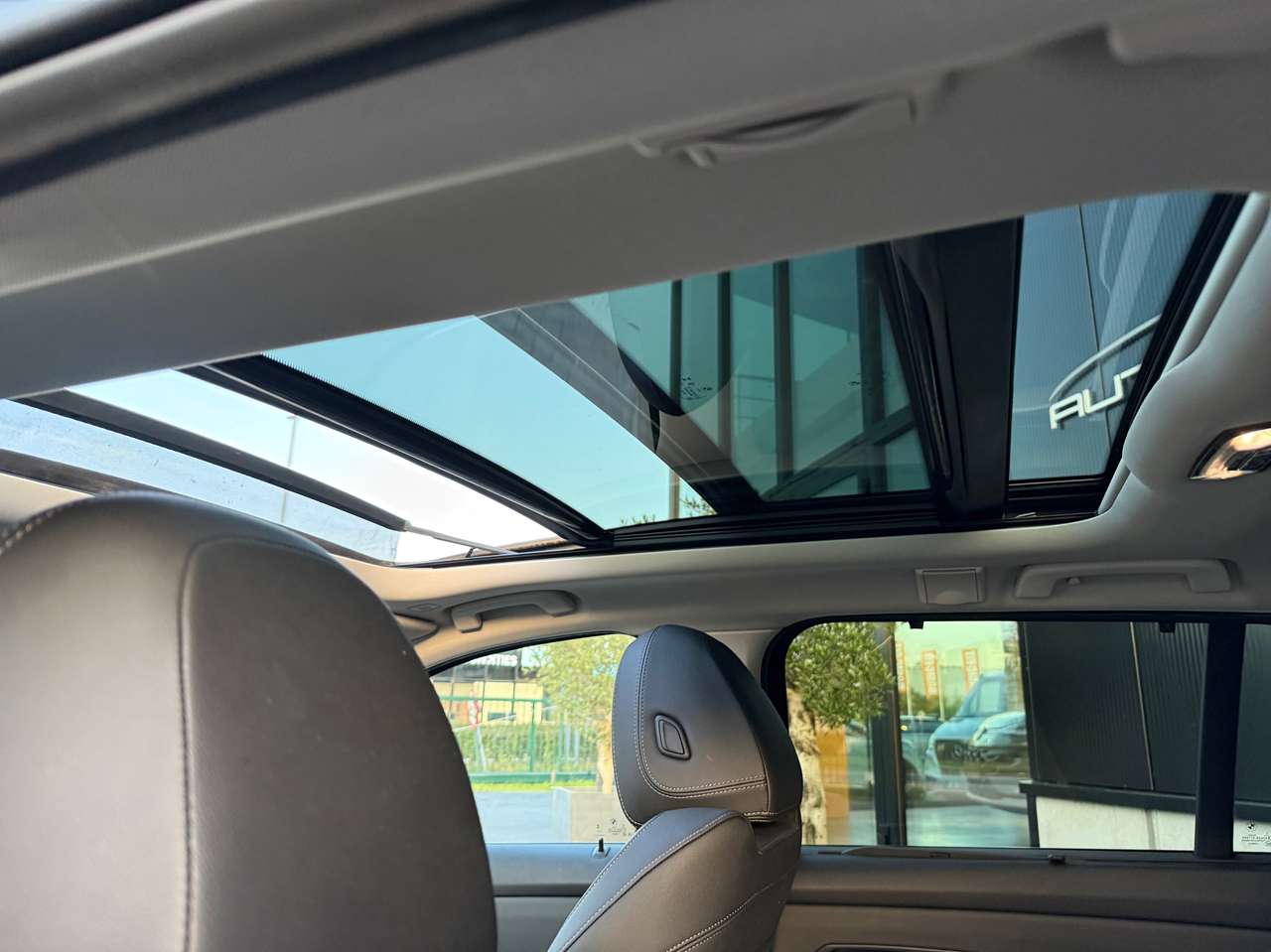 BMW 318 iA Break Sport Panorama Sport seats Led M-Alu 72000km — foto 13 van 19