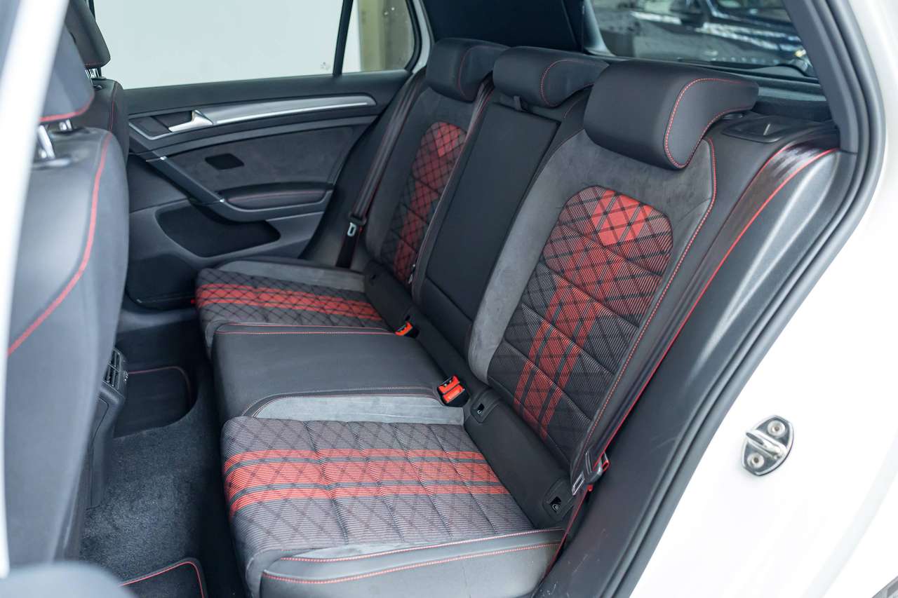 Volkswagen Golf GTI TCR|PANO|ALCANTARA|CAMERA|KEYLESS|ACC|LA|ZETELVERW.|GARANTIE| — foto 21 van 25