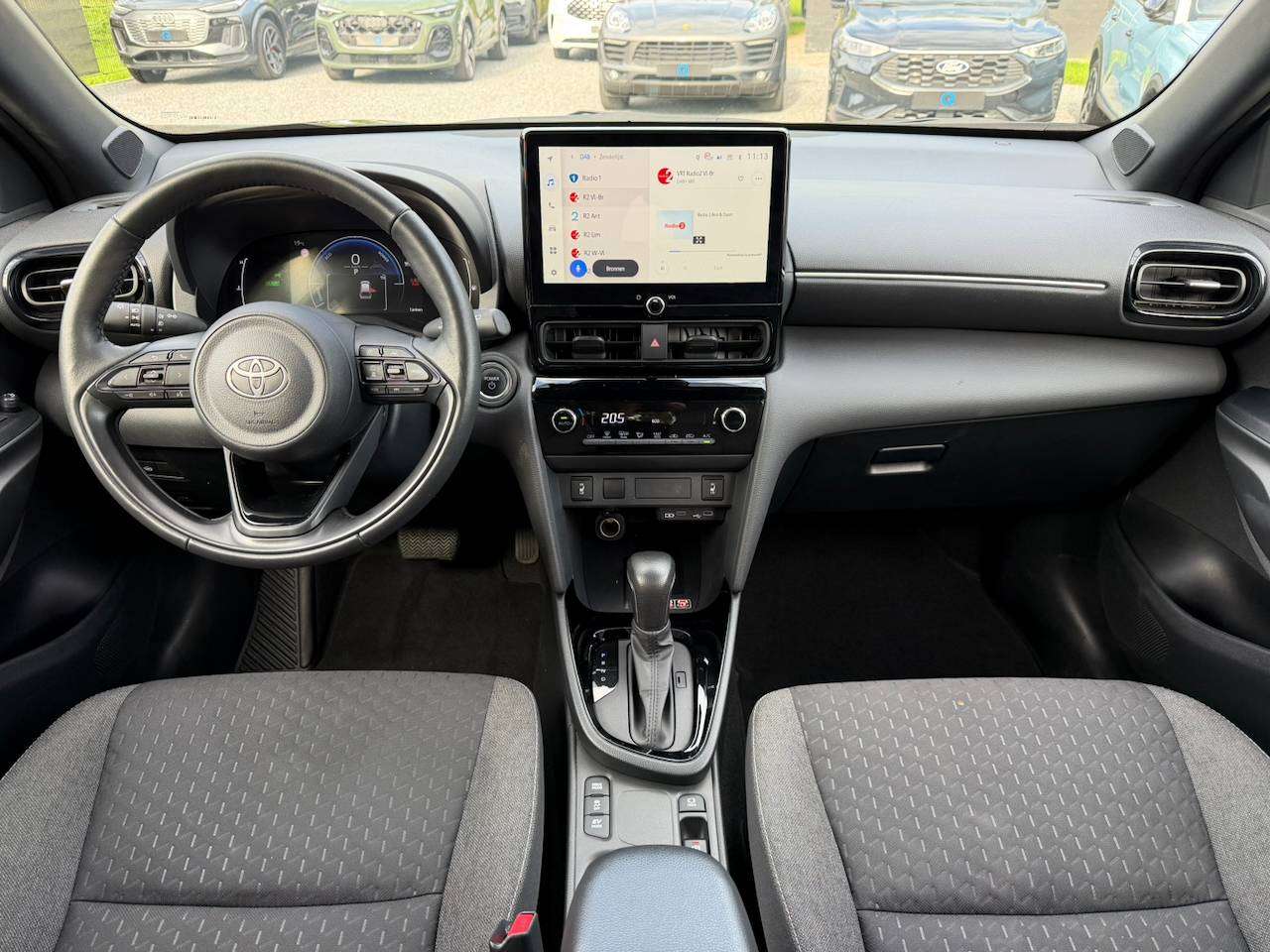 Toyota Yaris Cross HEV STYLE CARPLAY STUUR-EN ZETELVERWARMING KEYLESS — foto 8 van 13