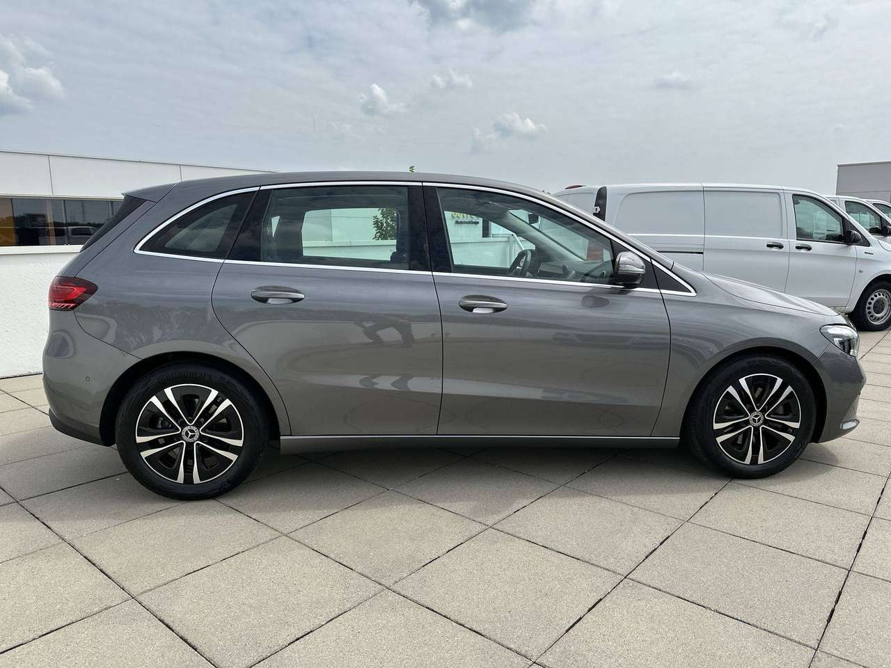 Mercedes-Benz B 200 B 200 Progressive trekhaak Dode hoek Distronic Plus — foto 3 van 18