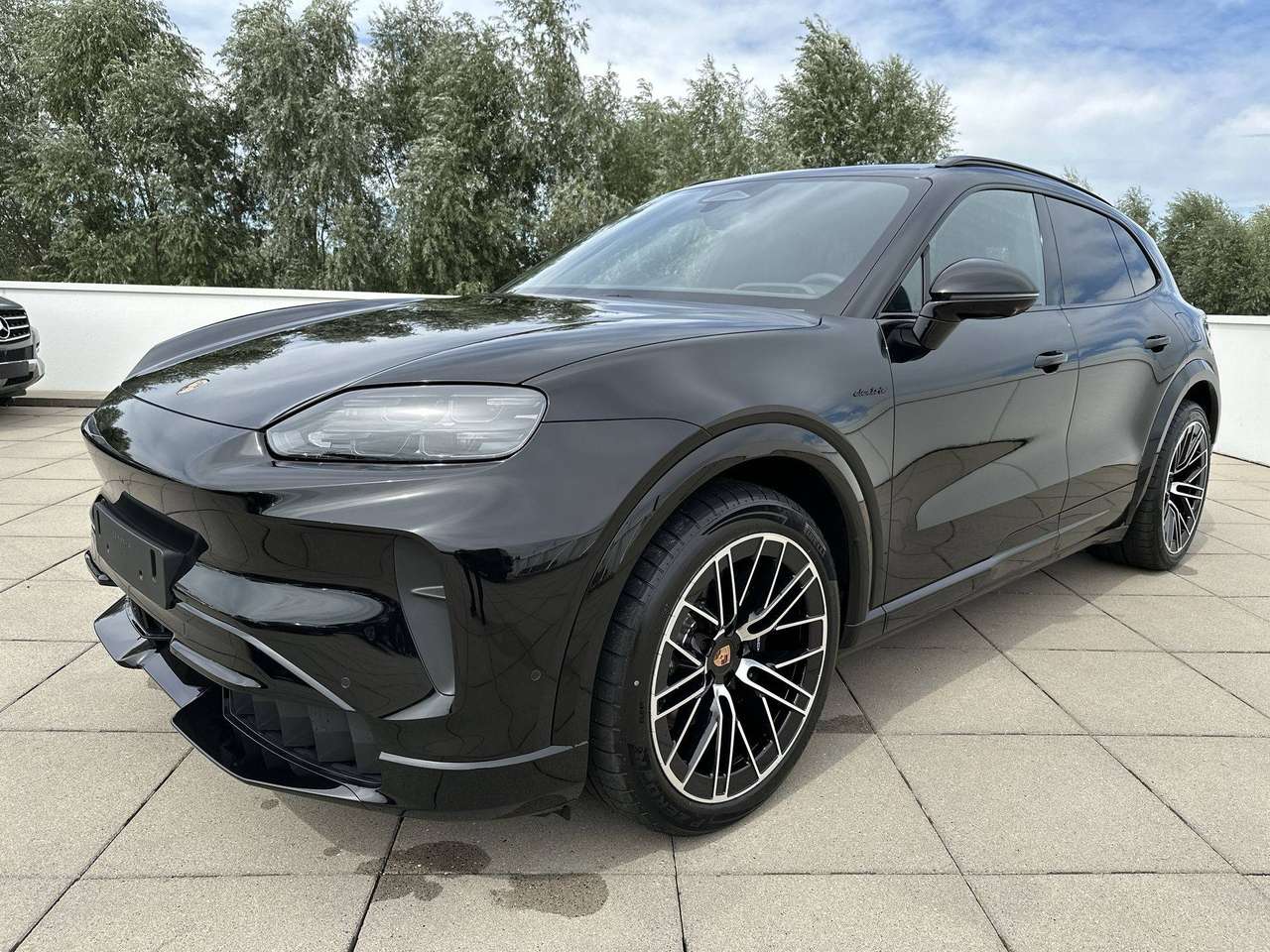 Porsche Cayenne ELECTRIC Trekhaak Pano Dak 22"Achterasbesturing Sport design pakket — foto 2 van 19