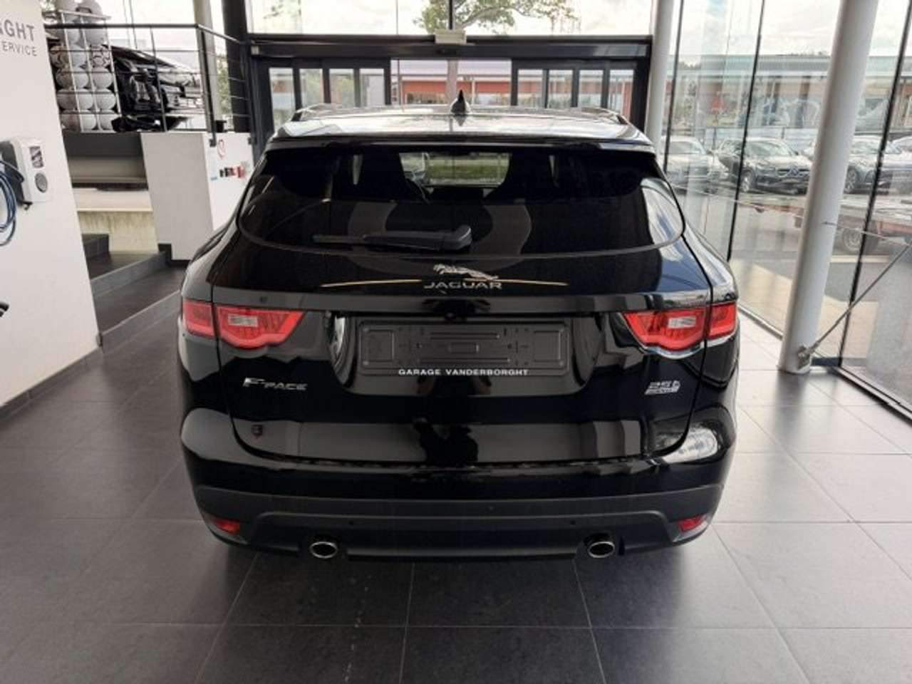 Jaguar F-Pace R-SPORT BENZINE AWD AUTOMAAT-OPEN DAK-SPORT SEATS — foto 5 van 23