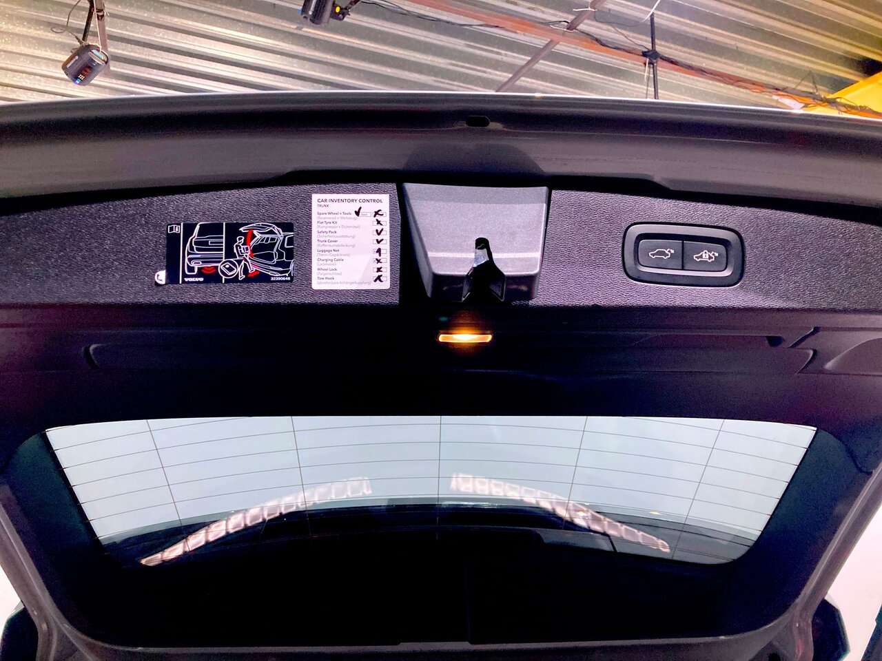 Volvo V60 B4 PLUS DARK + HK + 360° + 18” — foto 25 van 25