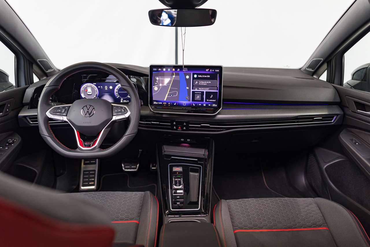 Volkswagen Golf GTI 2025|CLUBSPORT|H&K|PANO|HEAD-UP|ALCANTARA|HEATEDSEATS|KEYLESS|ACC|LA|GARANTIE| — foto 16 van 25