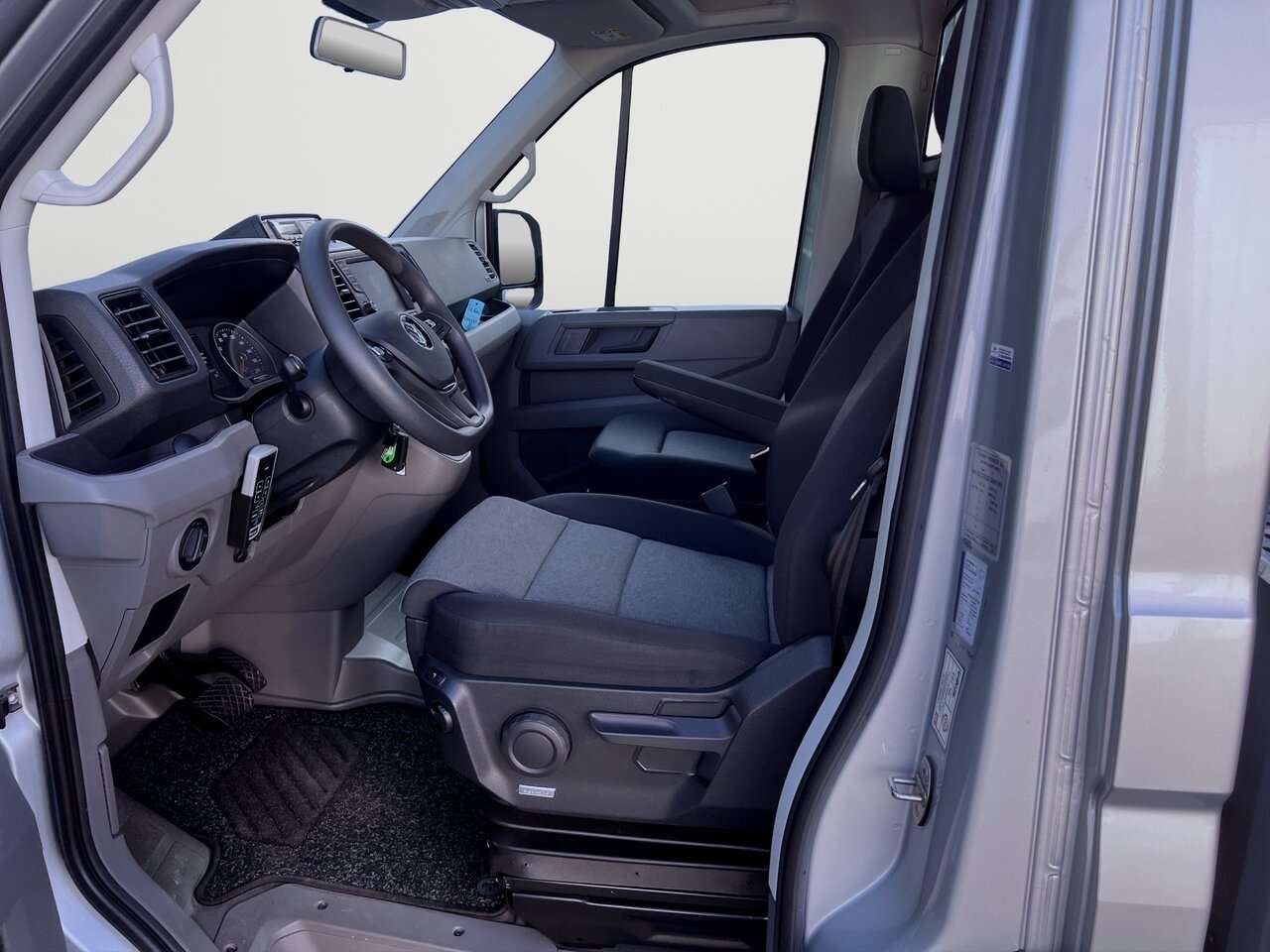 Volkswagen Crafter Automaat/Led/Luchtvering/5500kg/Winch/Trekhaak ... — foto 8 van 15
