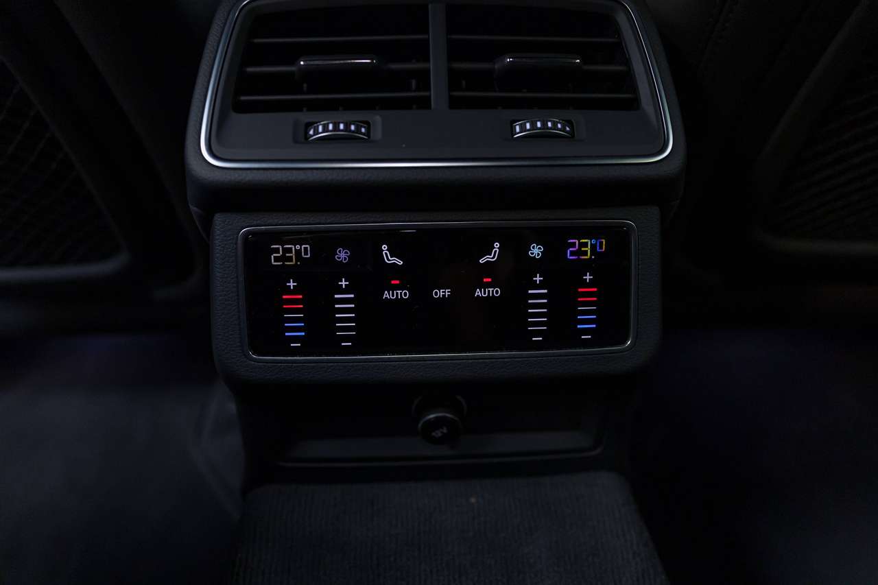Audi RS6 GARANTIE|CARBON|ALCANTARA|KEYLESS|ZETELVERW.|SFEERVERL.|HEAD-UP|LUCHTVERING|ACC|LA| — foto 19 van 25