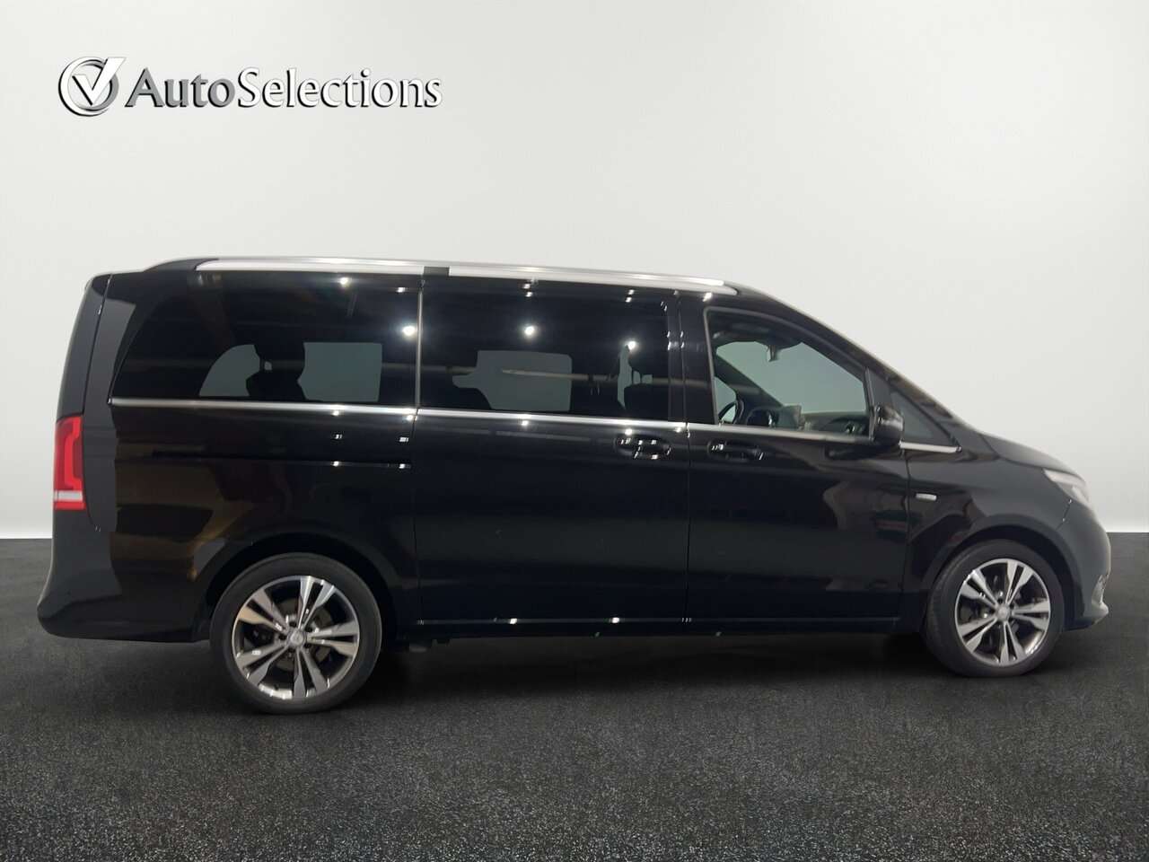 Mercedes-Benz V 250 AMG/7 plaatsen/ Avangarde/360/Leder — foto 3 van 24