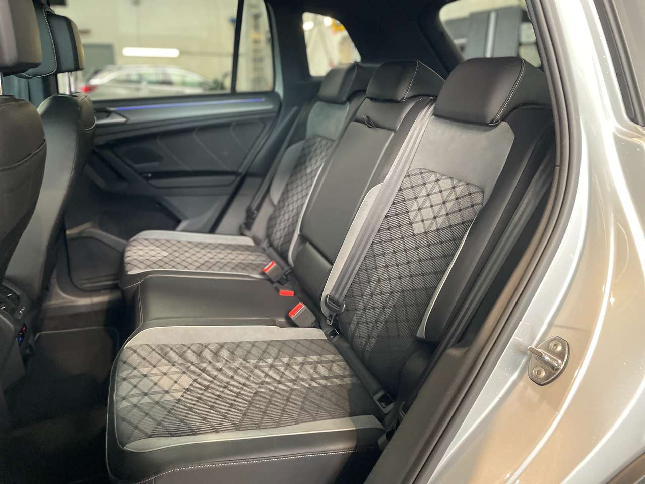Volkswagen Tiguan 1.4 Plug-in Hybrid 'R-Line' — foto 11 van 21