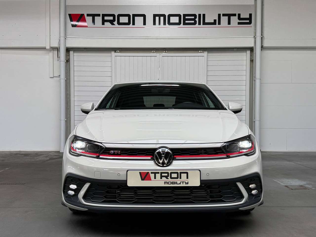 Volkswagen Polo GTI 2.0 TSI DSG LED*NAVI*DAB*CARPLAY*PDC*ACC*LIKENEW — foto 2 van 25
