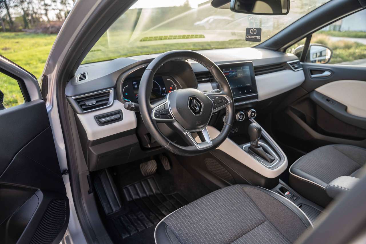 Renault Clio Clio Hybrid 1.6i E-TECH Techno — foto 19 van 25