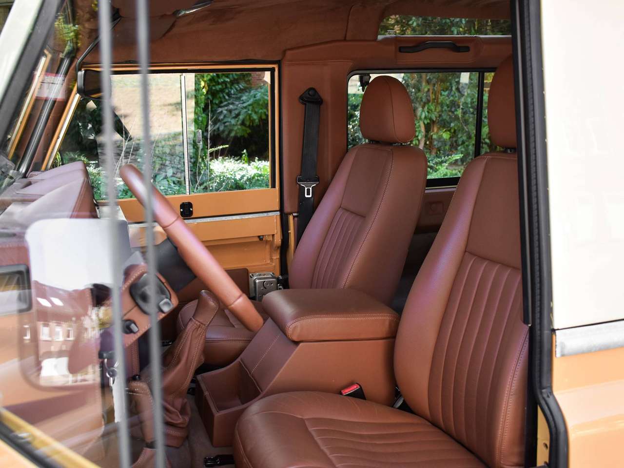 Land Rover Defender 90 / 2.2 TD4 / "Borrego Yellow Heritage" — foto 4 van 22