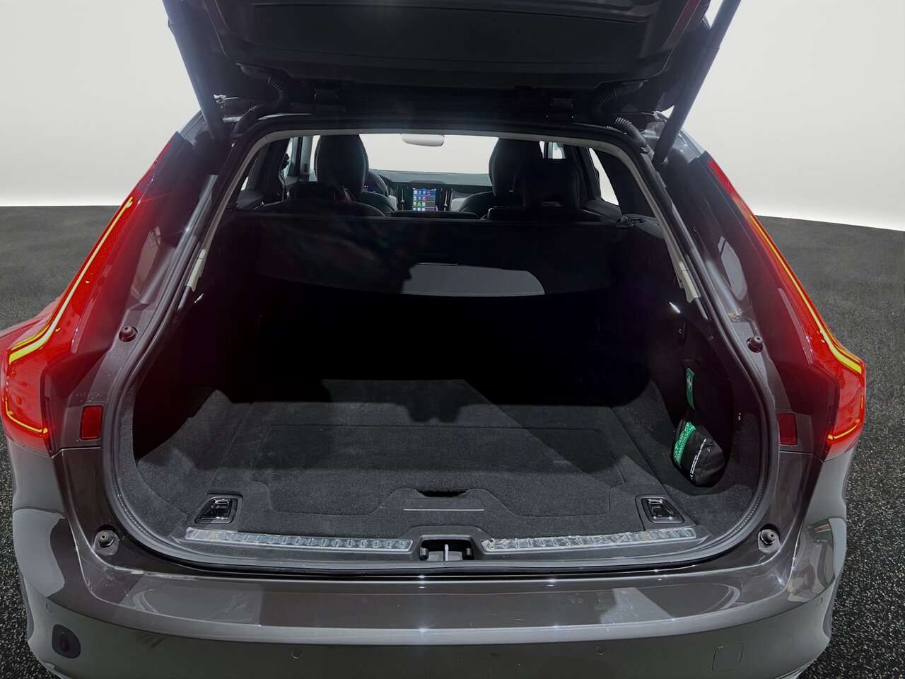 Volvo V90 T6 AWD Core Bright Harmann Kardon Trekhaak — foto 18 van 19