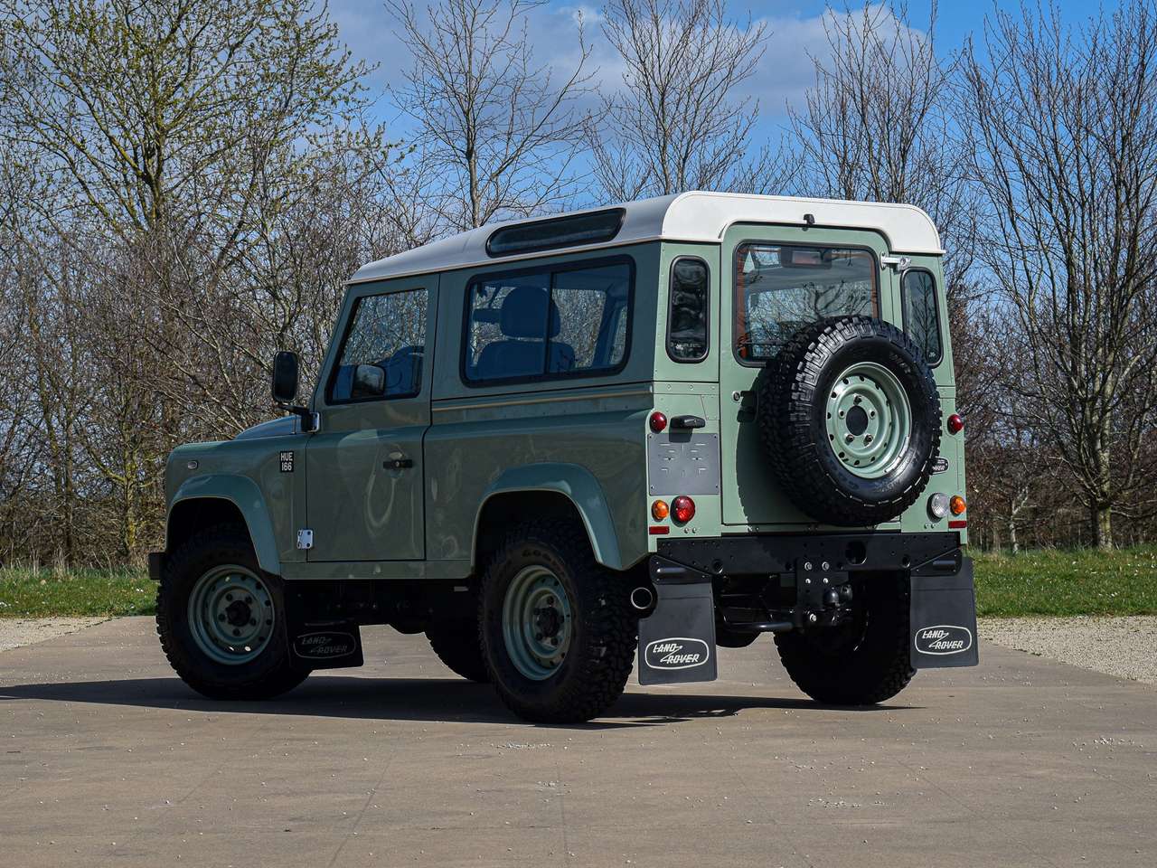 Land Rover Defender 90 / 2.2 TD4 / "Heritage Edition" — foto 6 van 24
