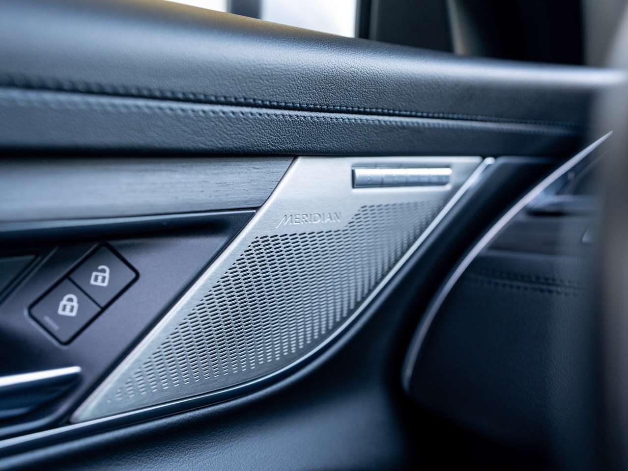 Jaguar XF XF 2.0 T P250 R-Dynamic SE — foto 21 van 21