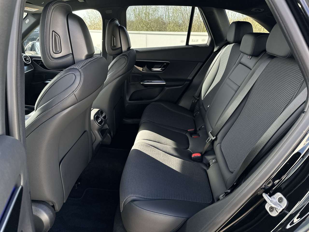 Mercedes-Benz GLC 200 GLC 200 4 MATIC Luxury Line Trekhaak — foto 14 van 19