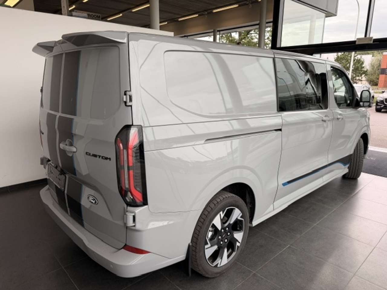 Ford Transit Custom MULTI-USE L2 SPORT PHEV 5 ZIT NIEUW OKM 45400+BTW — foto 5 van 23