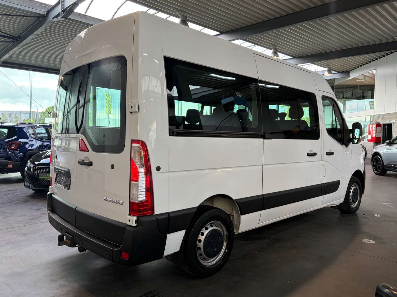Renault Master 2.3 dCi 35 L2H2 met 9 plaatsen — foto 3 van 16