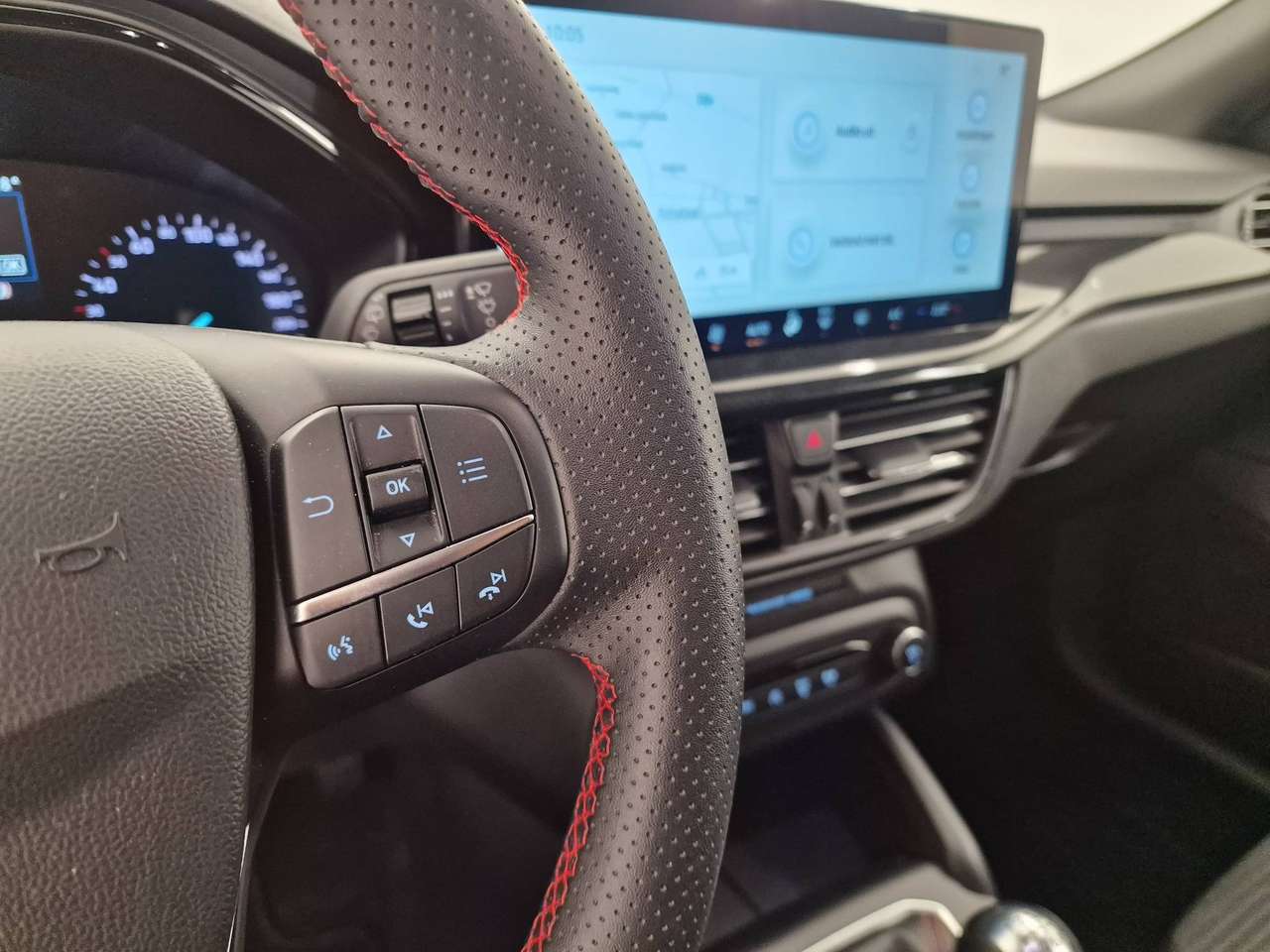 Ford Focus ST-LINE HYBRID BENZINE 23000KM!!!! — foto 13 van 15
