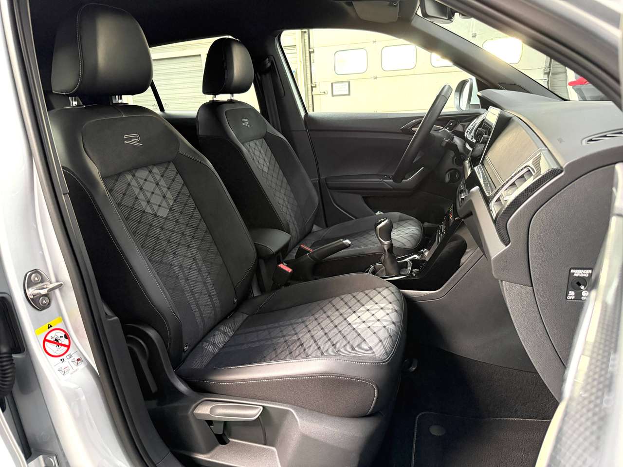 Volkswagen T-Cross T-Cross 1.0 TSI R-Line CAMERA*LED*ACC*DAB*CARPLAY*PDC*AC2Zone — foto 14 van 25