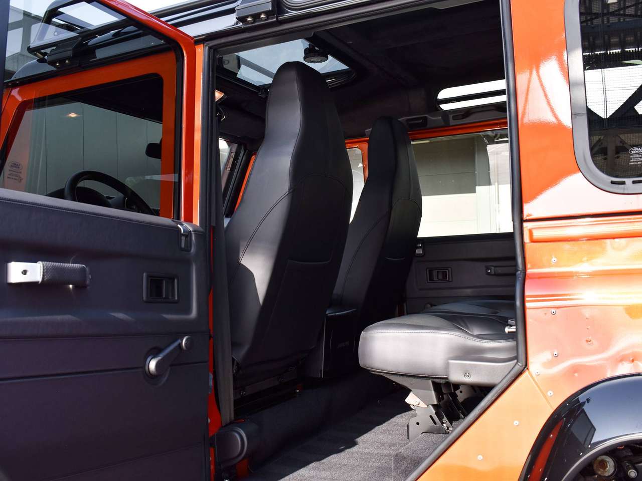 Land Rover Defender 110 2.2 TD4 / "Adventure Edition" / Firesand Orange / First Owner — foto 17 van 25