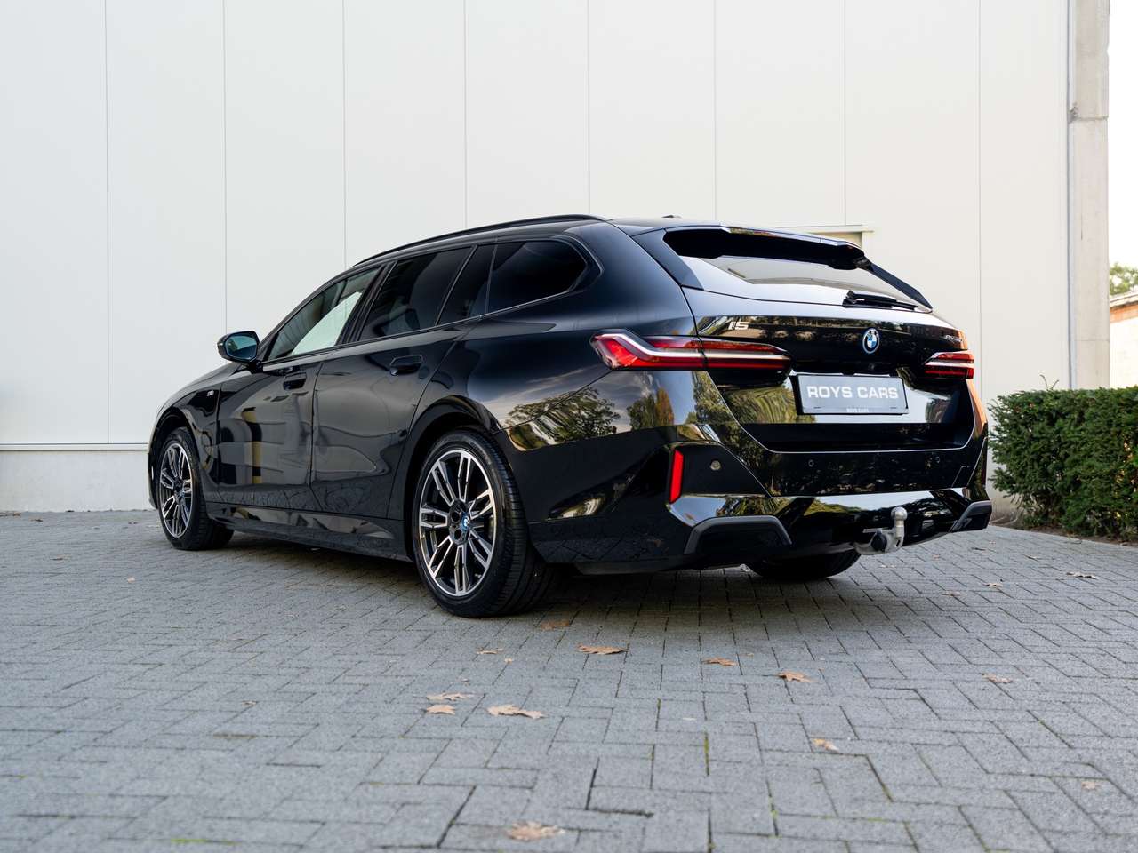 BMW i5 i5 Touring 83.9 kW eDrive40 - ACC/PANORAMA/TREKHAAK/HEAD-UP/KEYLESS/ZETELKOELING/360 CAMERA/HARMAN KARDON SOUND SYSTEM — foto 10 van 25