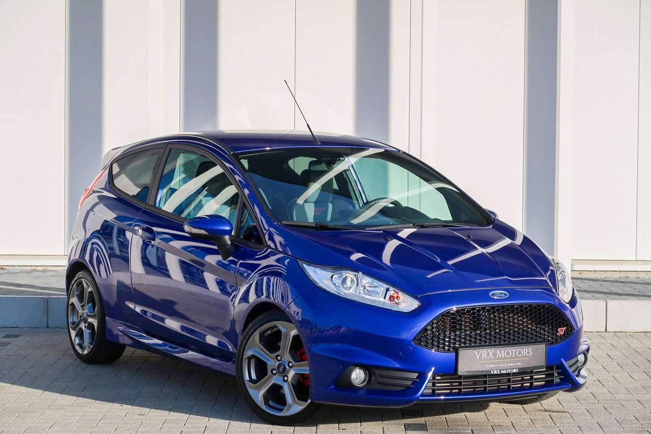 Ford Fiesta Fiesta ST 1.6 EcoBoost 182 pk / Slechts 47k km / Leder Recaro / 1j garantie