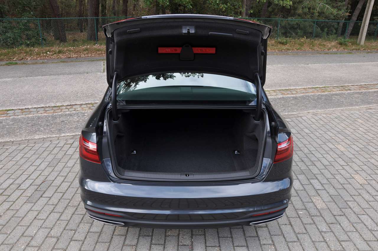 Audi A4 35 TFSI Business Edition "Attraction" S-tronic "Automaat" Benzine mild hybride — foto 15 van 15