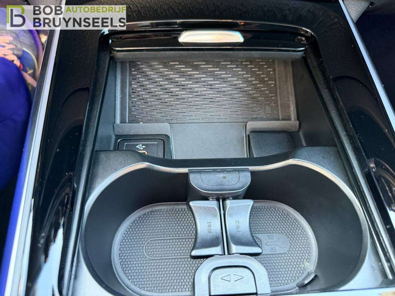 Mercedes-Benz GLA 180 Amg line | Nightpakket | 360° camera | Panodak | Distronic — foto 18 van 25