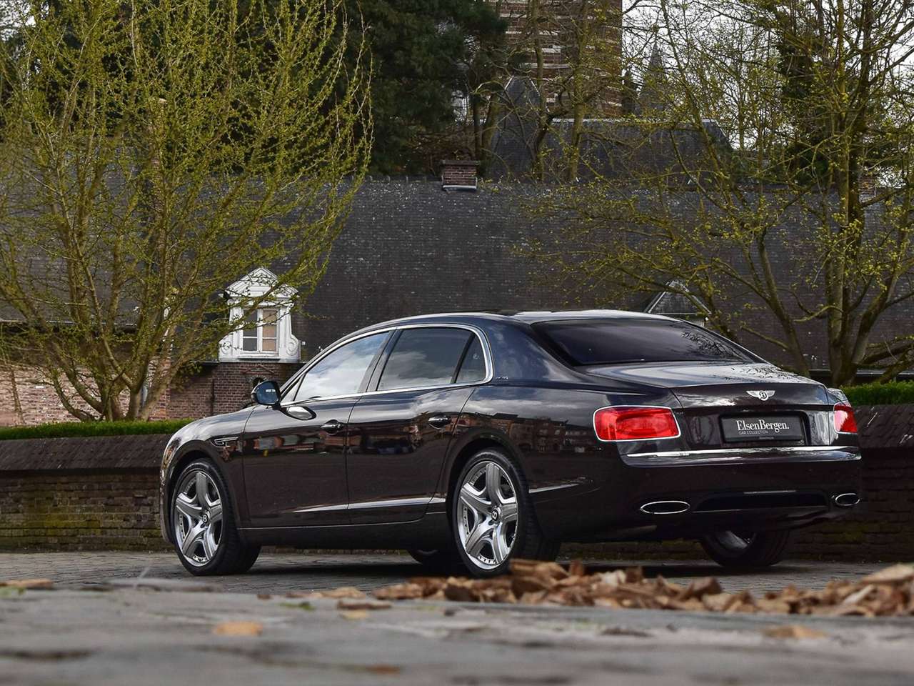 Bentley Flying Spur W12 / Havana Metallic / Bentley History — foto 3 van 9